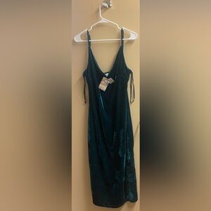 NEW WITH TAG UNWORN Love J Emerald Green Velvet Strapped Dress - SIZE: 2X